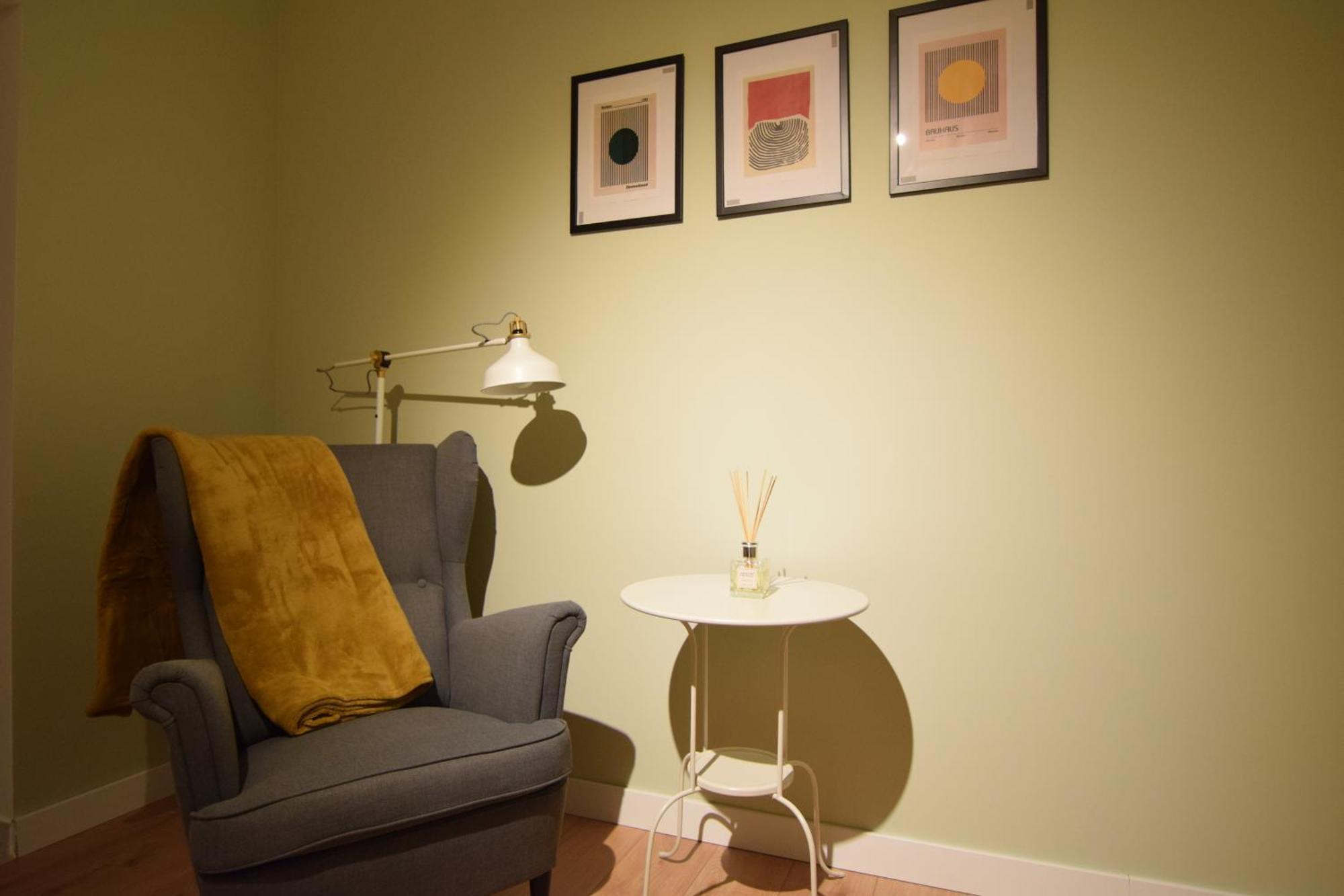 Stylish With Video Projector * 布加勒斯特