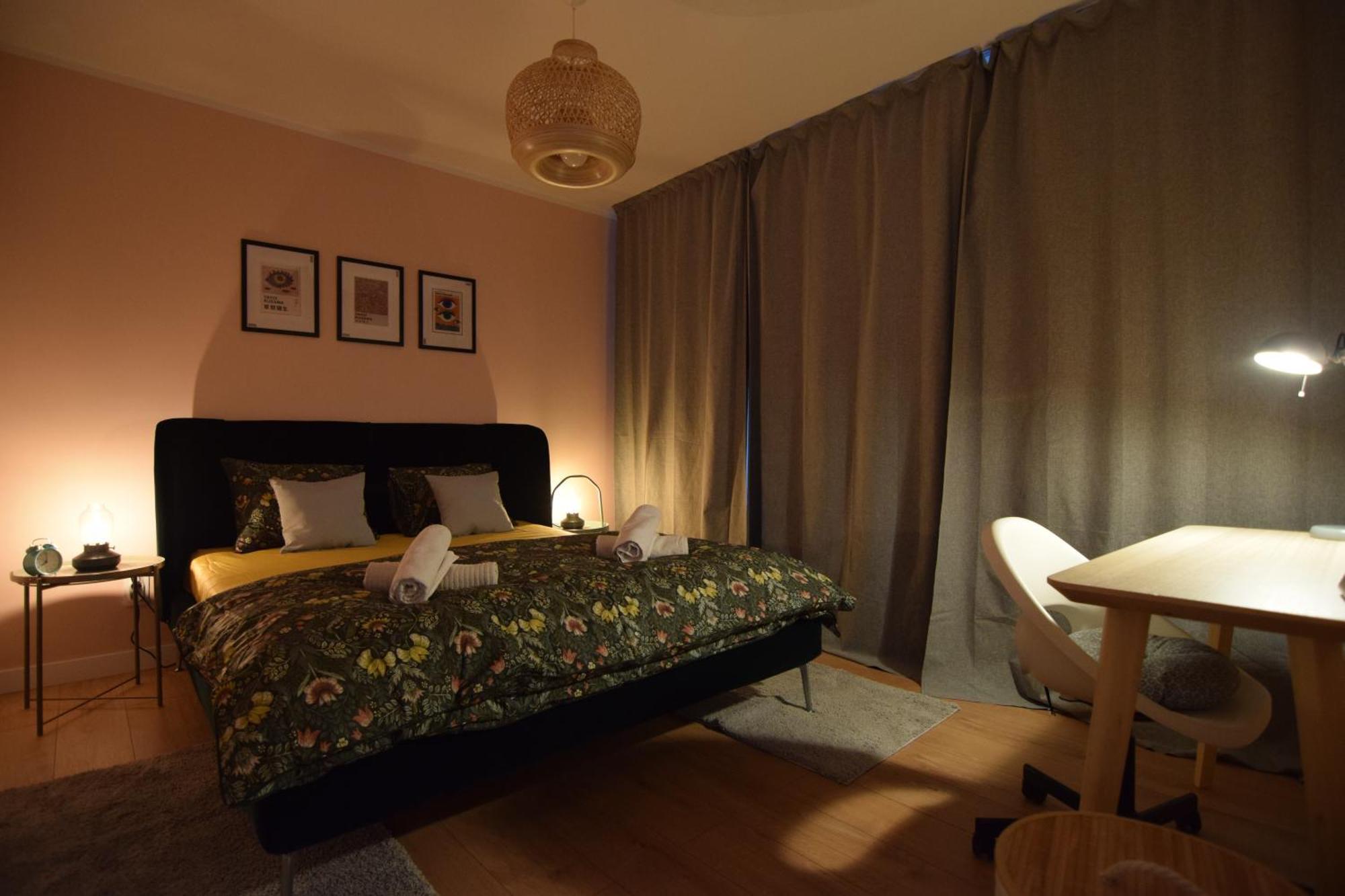 דירה Stylish With Video Projector *
