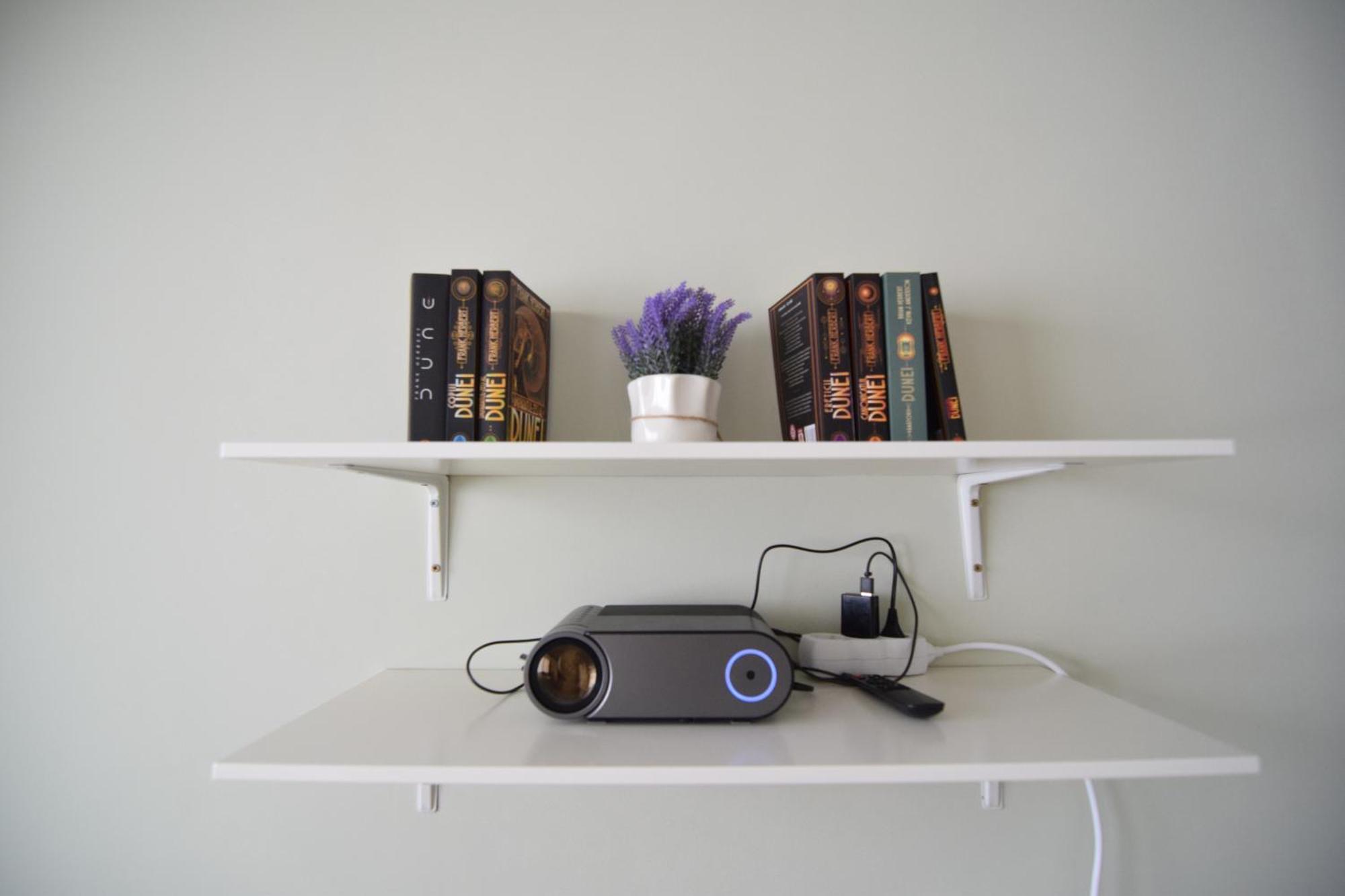 Stylish With Video Projector דירה